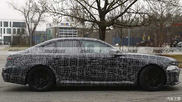 变化都在细节里 “双肾”格栅再进化！新款宝马M5路试曝光