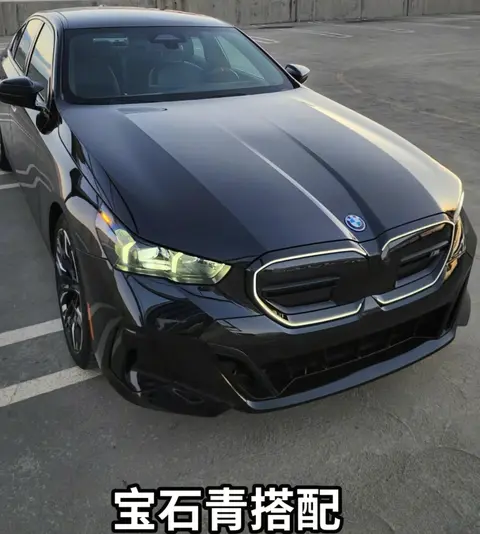 宝马放大招：X系三款SUV集体黑化，5系纯黑“宝石青”回归。