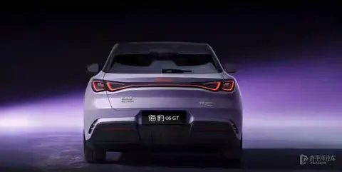 比亚迪海豹06GT上新极光紫，零百4.9秒卷翻全场