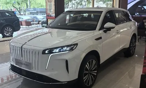 全合成机油1万公里必换？错！3因素定周期，白扔钱还伤车