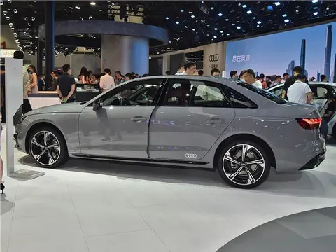 2026款奥迪A4L上市，价格没变，配置减少，看完感觉A5L更香了？